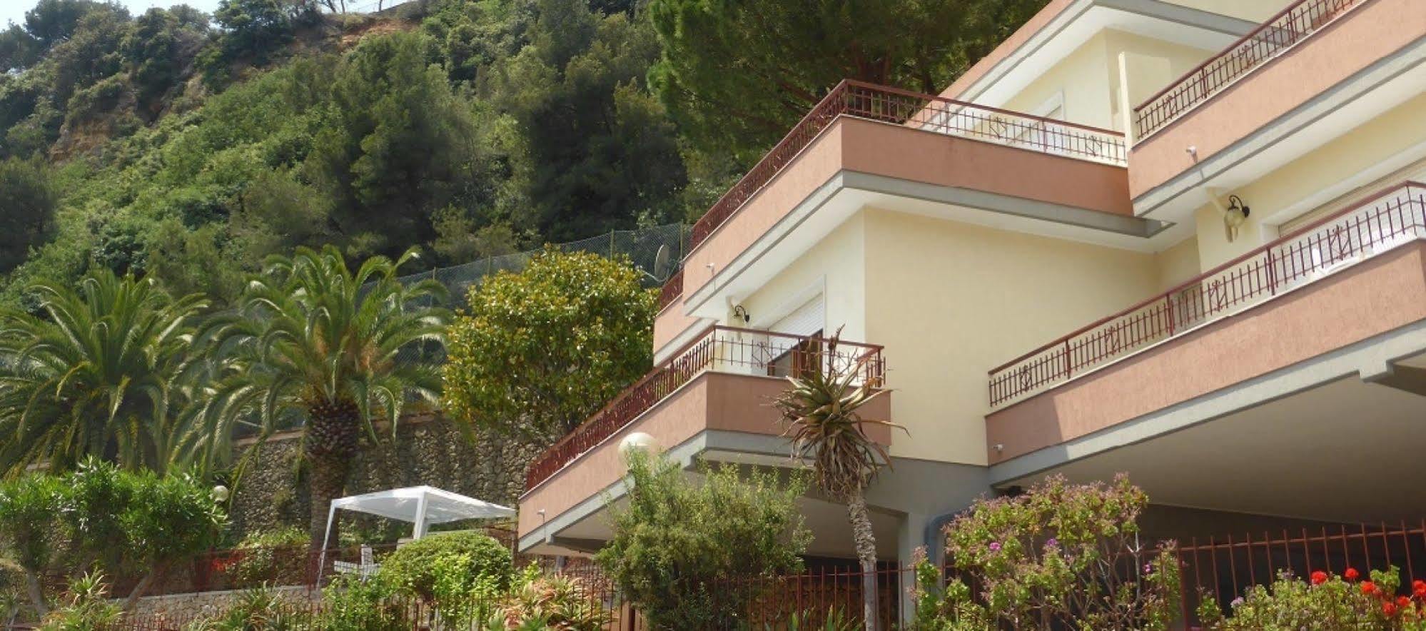 Residence Green Park Ventimiglia Exterior photo